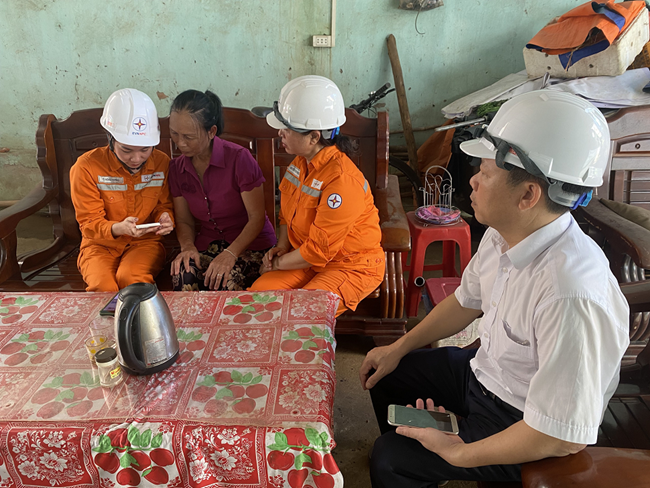 Công ty Điện lực Hoà Bình đẩy mạnh thanh toán tiền điện không dùng tiền mặt (23/09/2024)